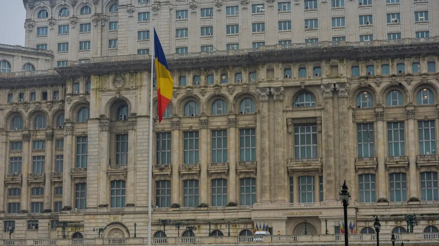Романскиот парламент „преќутно“ го усвои законот за обединување со Молдавија