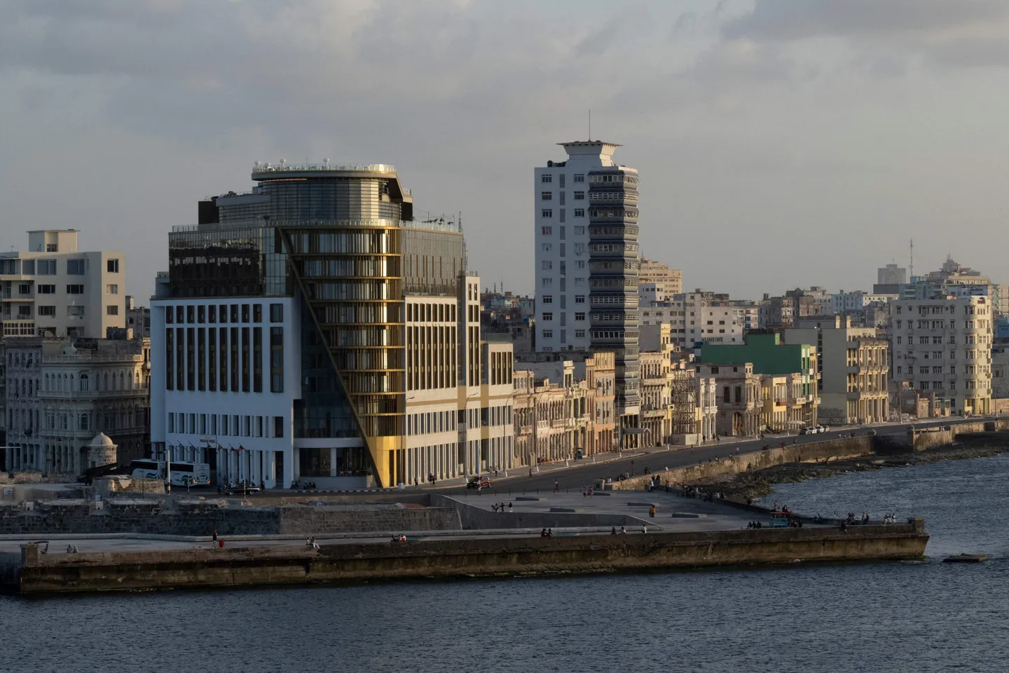 شلل يضرب السياحة في كوبا وإغلاق ثلاثة أرباع الفنادق بسبب العقوبات ونقص الوقود