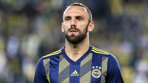 Vedat Muriqi rikthehet në Istanbul, rinovon kontratën me Fenerbahçen