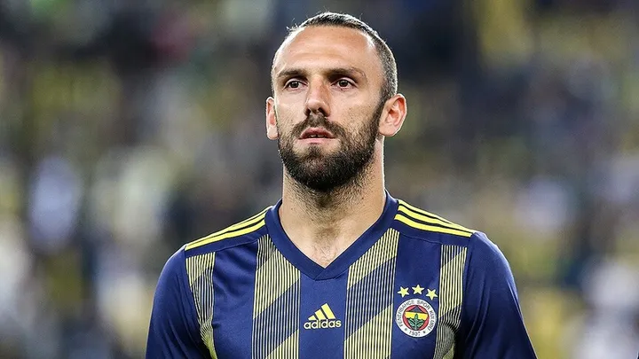 Vedat Muriqi rikthehet në Istanbul, rinovon kontratën me Fenerbahçen