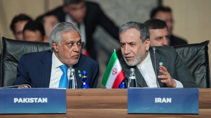 Kryediplomatët e Pakistanit dhe Iranit riafirmojnë angazhimin për paqe rajonale pas sulmeve të reja