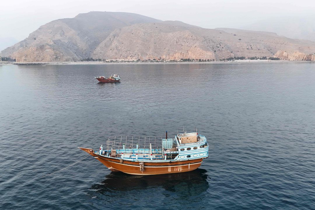 Irani dhe Omani shqyrtojnë vendosjen e tarifave të shërbimit në Ngushticën e Hormuzit