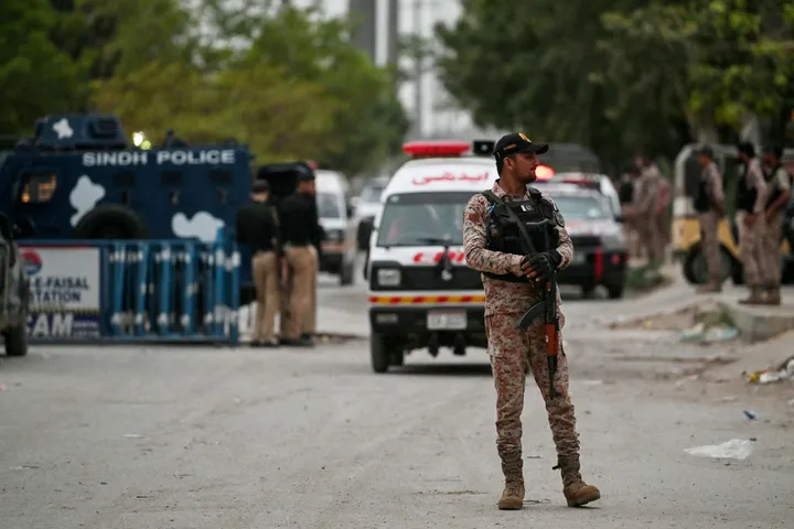 Pakistan: un attentat-suicide fait 16 morts près d’un complexe de police