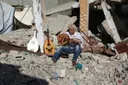 Artisti nga Gaza ringjall shpresat pas shkatërrimit nga lufta duke riparuar instrumente muzikore