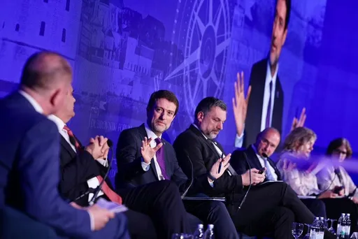 Hoxha: Përmbyllja e negociatave të anëtarësimit në BE deri në vitin 2027 është objektiv realist