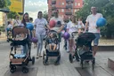 Дефиле на бебиња во колички и мајки низ велешките улици