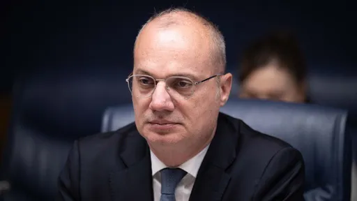 Hasani: Siguria mbrohet jo vetëm në fushën e betejës, por edhe përmes solidaritetit