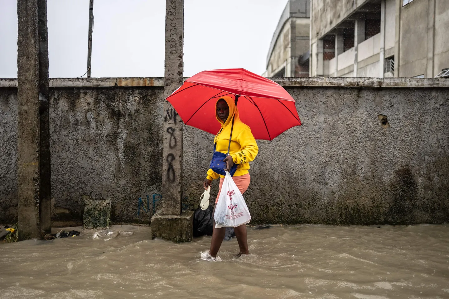 Flood: 8000 communities, 4500 schools dey for risk, Nigerian govment warn