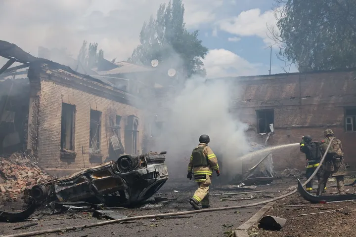 Tote nach russischen Gleitbombenangriffen auf Saporischschja