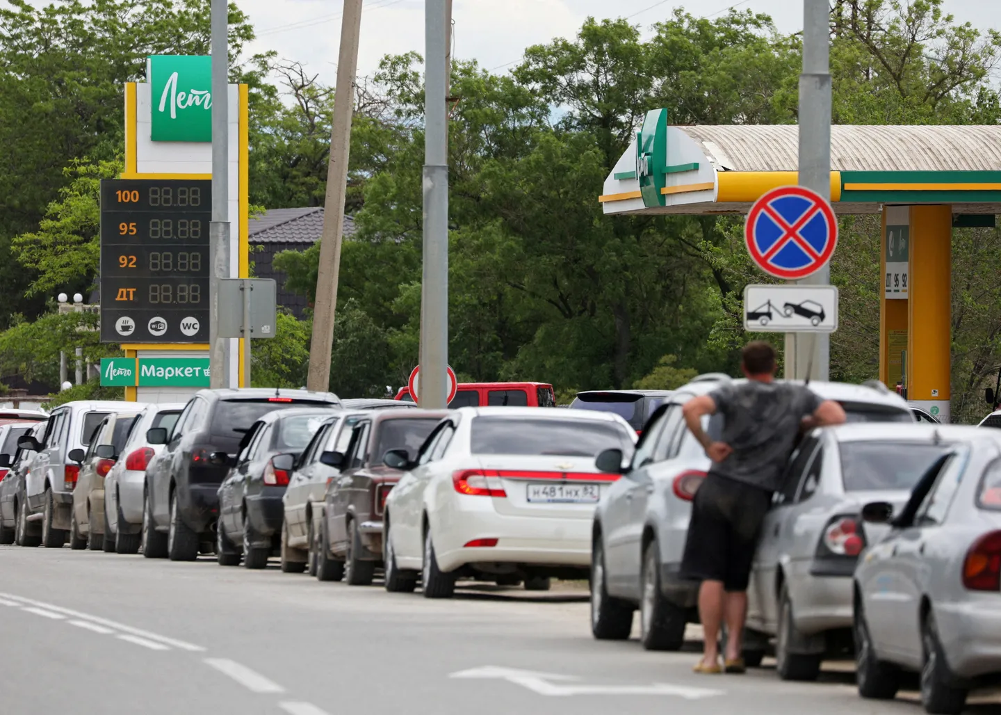 В Ялте перекупщики продают бензин в восемь раз выше официальной цены