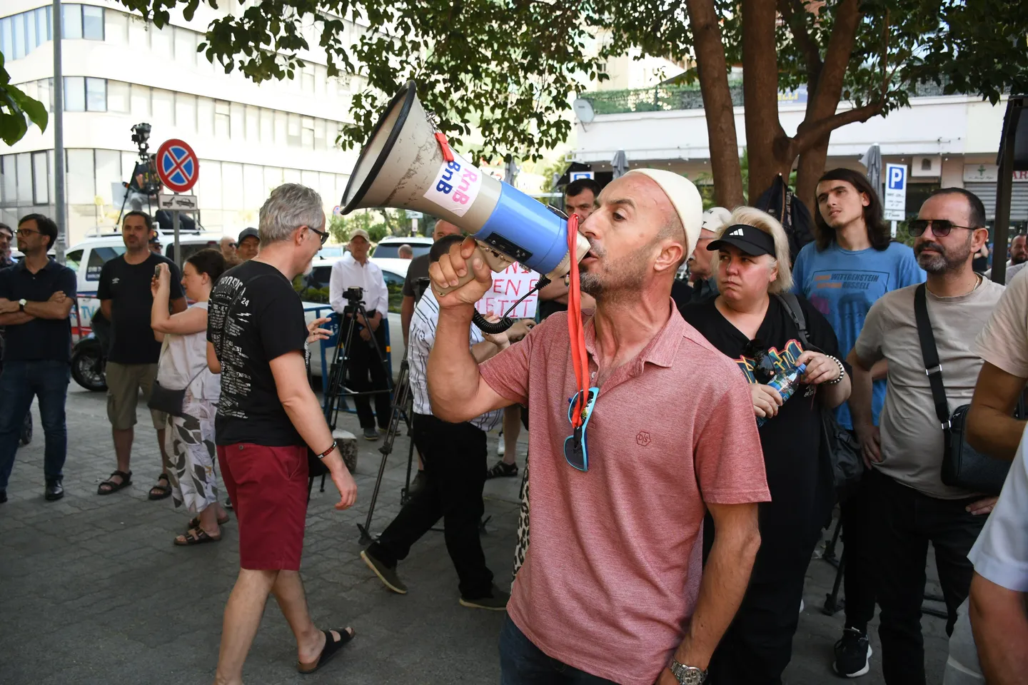 Protesta "Shqipëria nuk është në shitje" zhvendoset para SPAK-ut