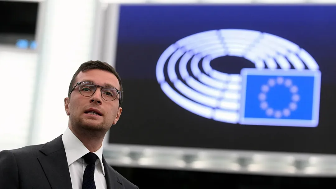 Operaties uitgevoerd in verband met vermeende fraude door extreemrechtse fracties Europees Parlement