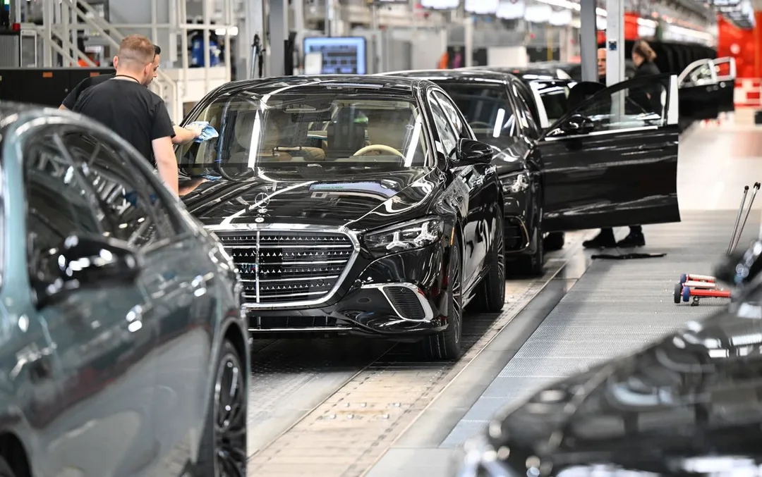 Sparkurs bei Mercedes - Gewerkschaft ruft zu Protest auf