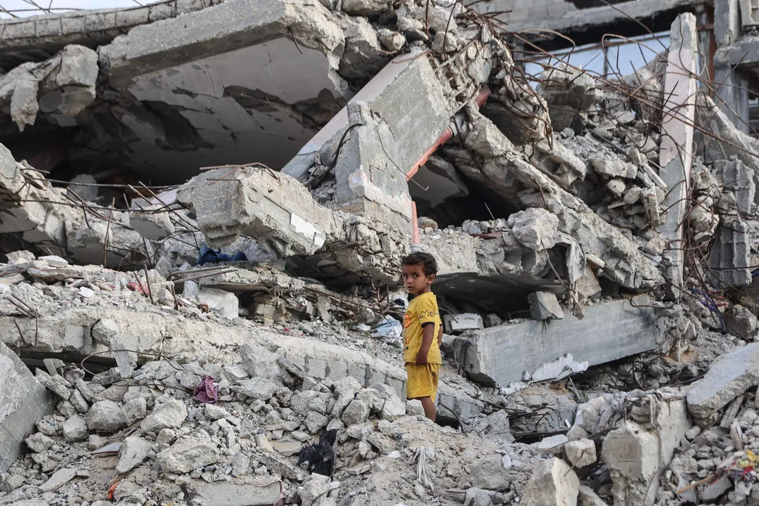 Gaza: un immeuble fragilisé par les frappes s’effondre, 20 morts