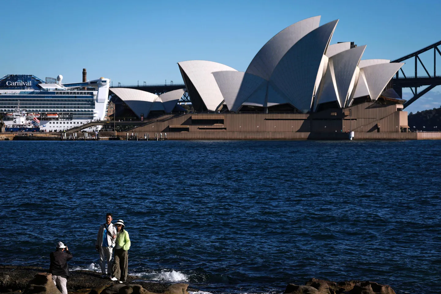 Australia tightens student, working holiday visa rules as migration debate intensifies
