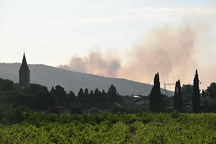 Wildfires continue to spread, burning over 1,000 hectares in southern France