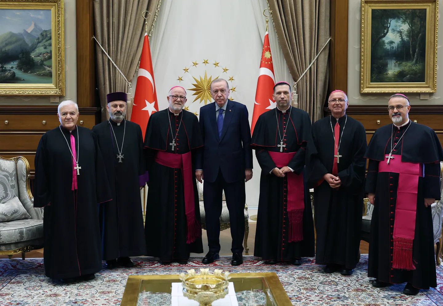 Presidenti Erdoğan pret delegacion të peshkopëve katolikë në Türkiye