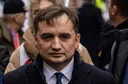 Status uchodźcy cofnięty. Węgry podjęły decyzję wobec Romanowskiego i Ziobry