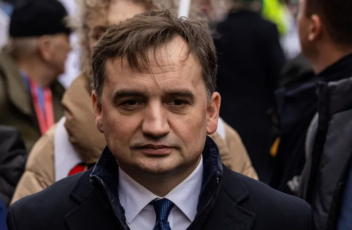 Status uchodźcy cofnięty. Węgry podjęły decyzję wobec Romanowskiego i Ziobry