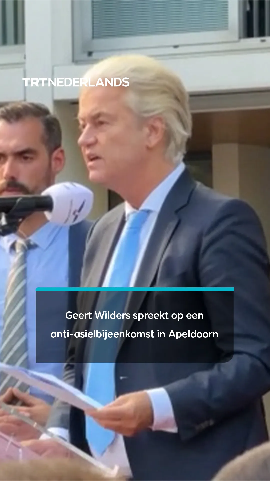 Geert Wilders spreekt op een anti-asielbijeenkomst in Apeldoorn