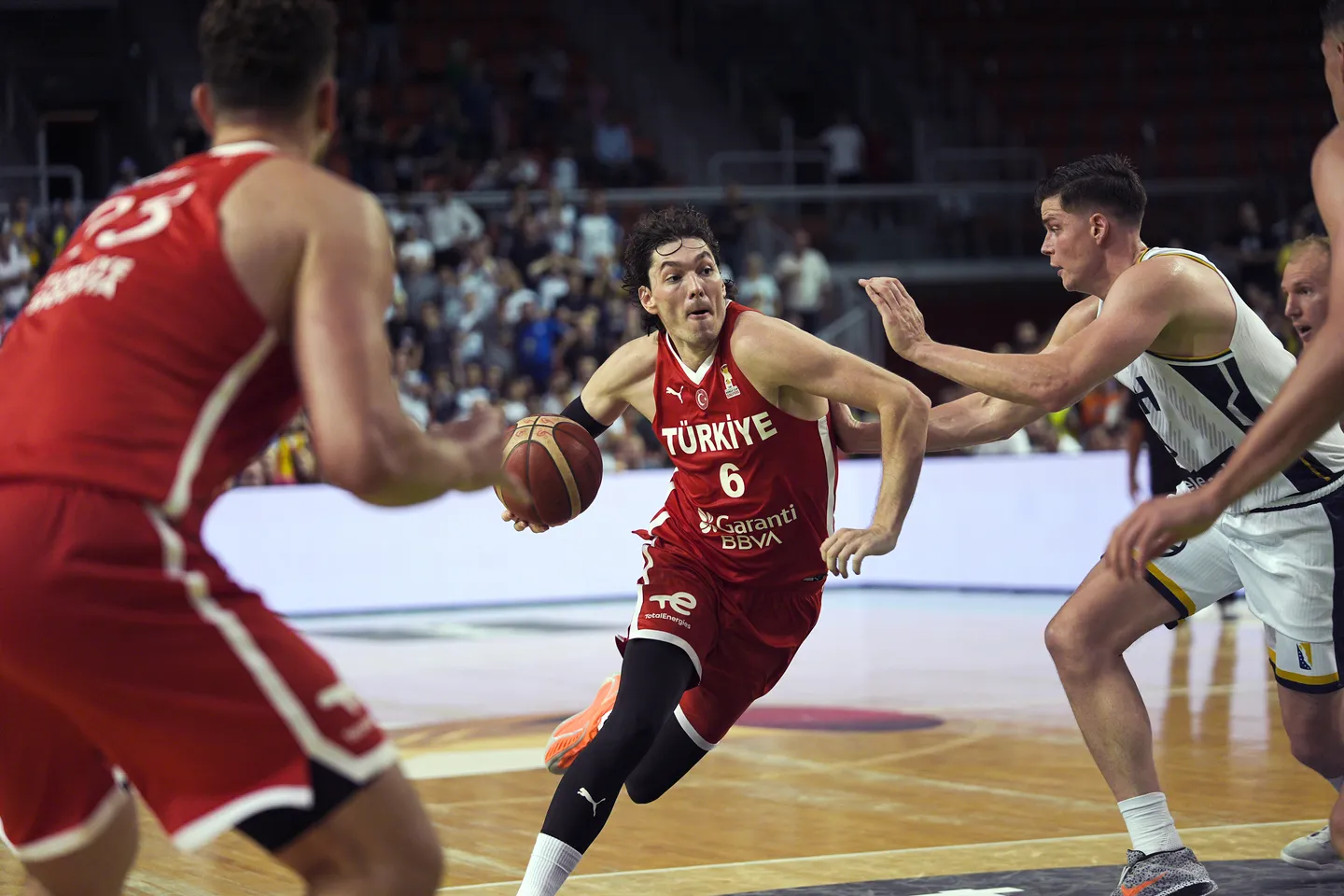 Basketbollistët e Türkiyes triumfuan ndaj Bosnjë e Hercegovinën në Zenicë