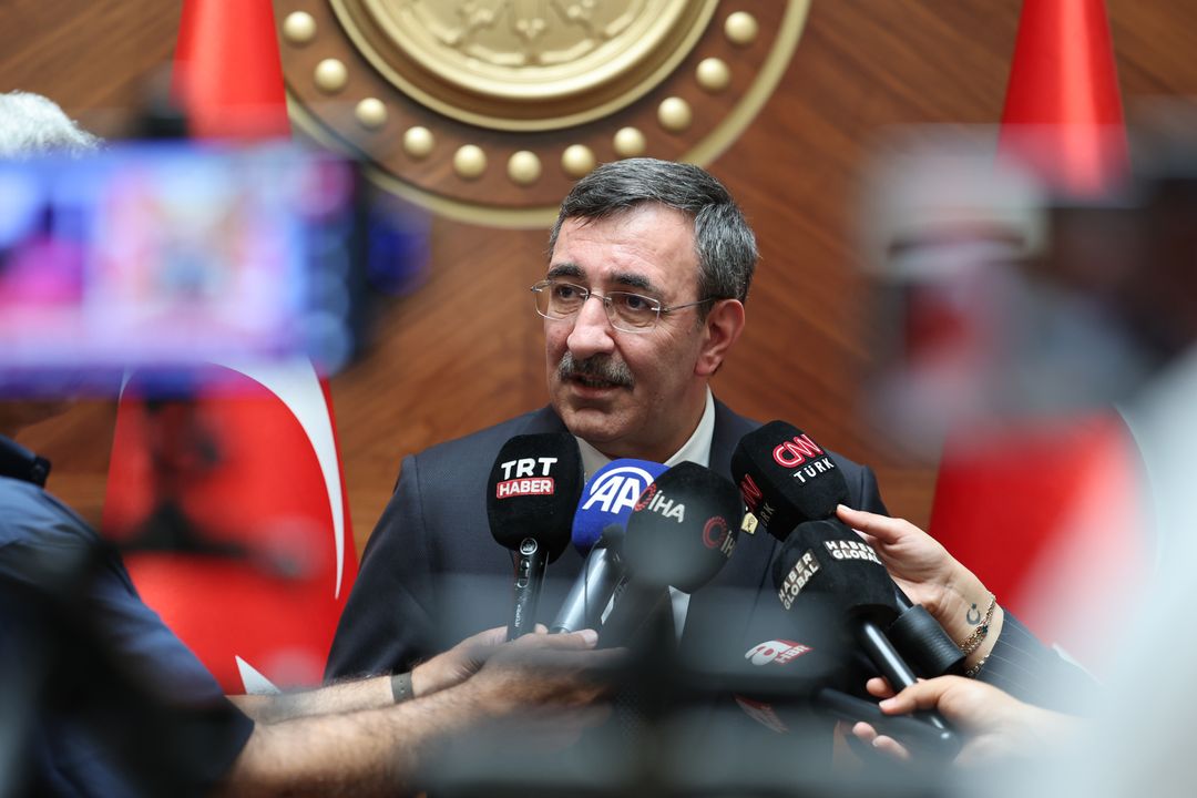 نائب الرئيس التركي يؤكد من طهران مواصلة دعم السلام وتطوير العلاقات مع إيران