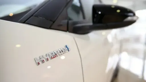 Bie shitja e makinave elektrike në Türkiye ndërsa rritet shitja e atyre hibride
