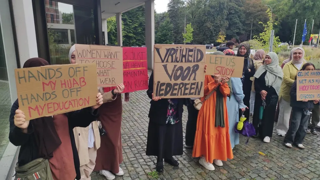 Oostenrijk verbiedt hoofddoek voor schoolmeisjes tot 14 jaar om ‘te beschermen tegen onderdrukking'