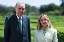 أردوغان يهنئ ميلوني بتحقيقها رقماً قياسياً في رئاسة وزراء إيطاليا
