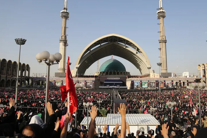 Öffentliche Trauerfeier für Chamenei in Teheran begonnen