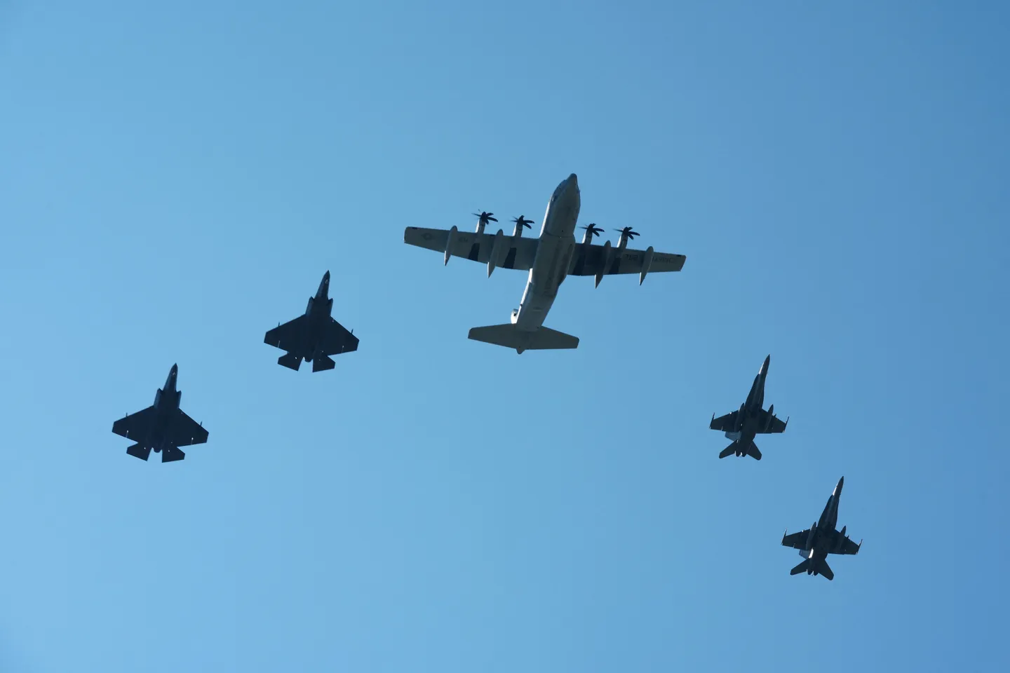 Israël: 10 avions ravitailleurs américains supplémentaires attendus à l’aéroport Ben-Gourion