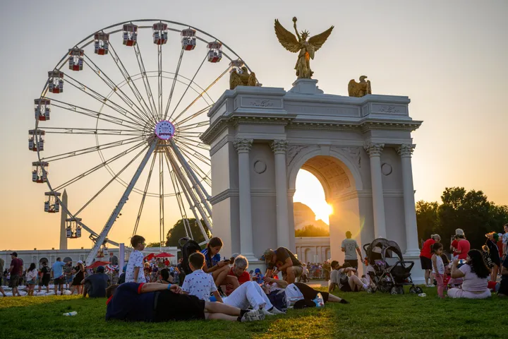 Hot weather, severe thunderstorms disrupt US Independence Day celebrations