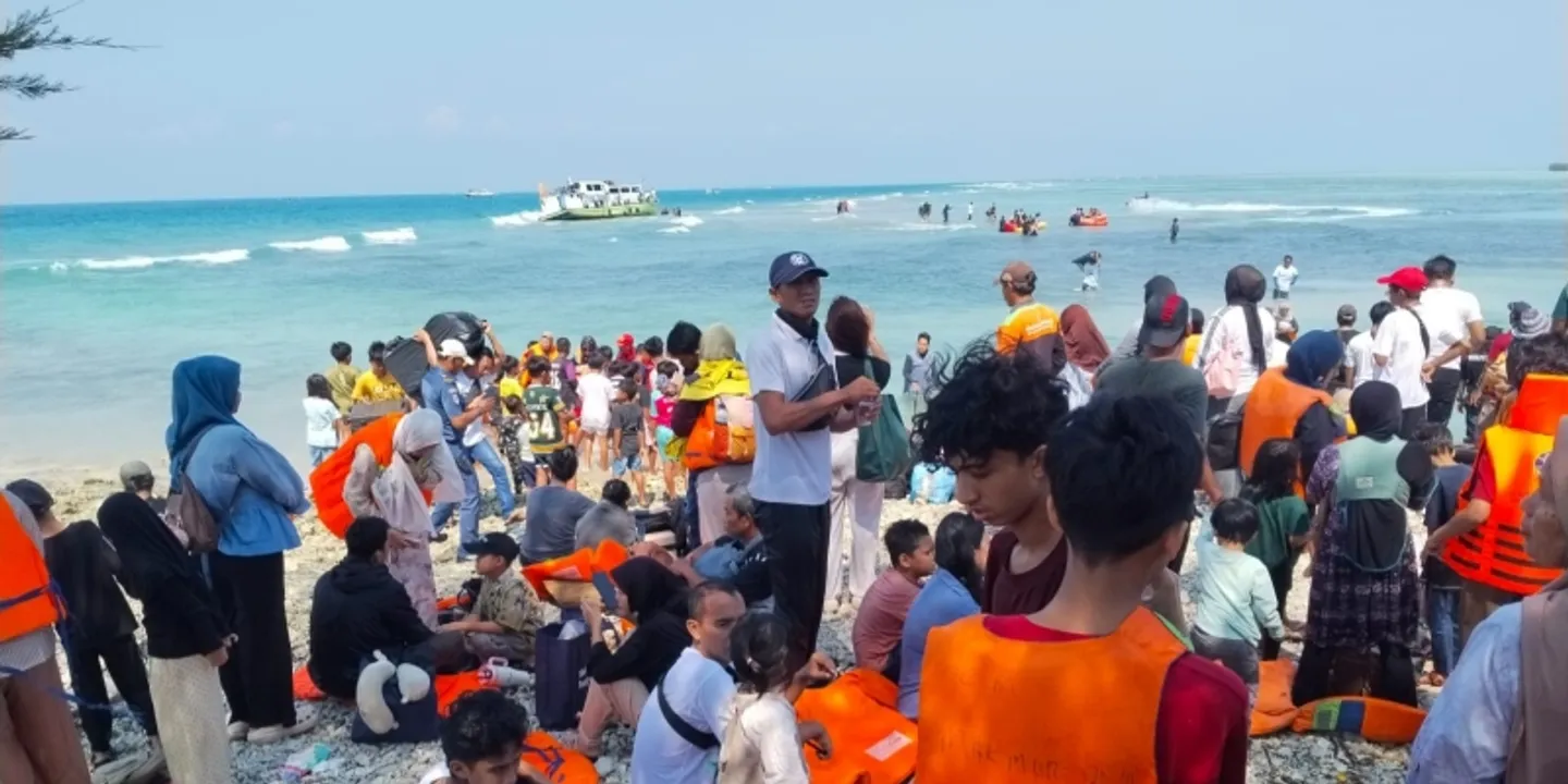 Evakuasi 150 penumpang kapal di Pulau Pari berlangsung lancar usai gangguan mesin