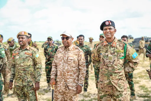 Taliyaha Ciidanka Xoogga Dalka iyo Wasiirka Gaashaandhigga oo Booqday Ciidamada Ku sugan Jiidda Hore