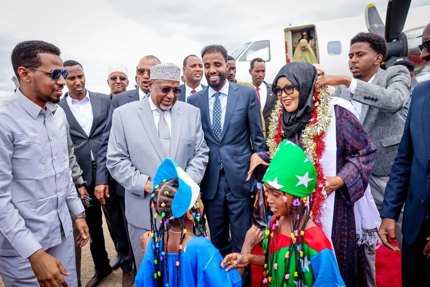 Wafdi Ballaaran oo ka Socda Baarlamaanka Soomaaliya oo Ka Qayb Galaan Caleemo-saarka MW Madoobe