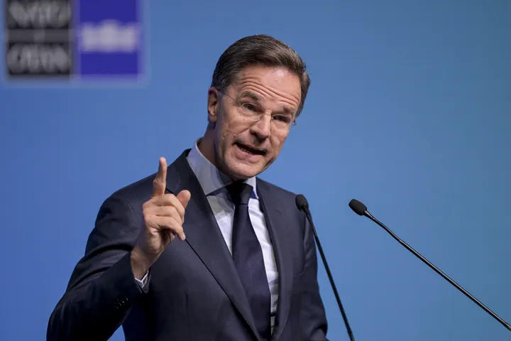 Rutte në Ankara: Aleatët shpenzimet për mbrojtjen t’i shndërrojnë në kapacitete ushtarake