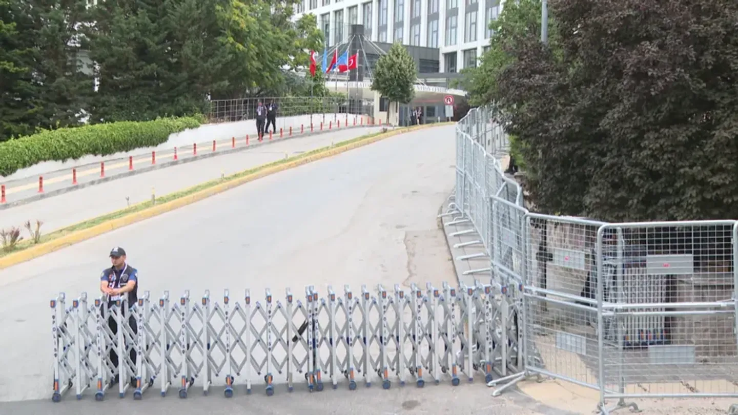 Masat e sigurisë u shtuan rreth hoteleve përpara Samitit të NATO-s në Ankara