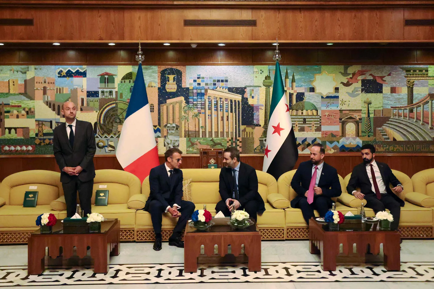 Macron devient le premier chef d'État de l'UE à se rendre en Syrie depuis la chute d'Assad