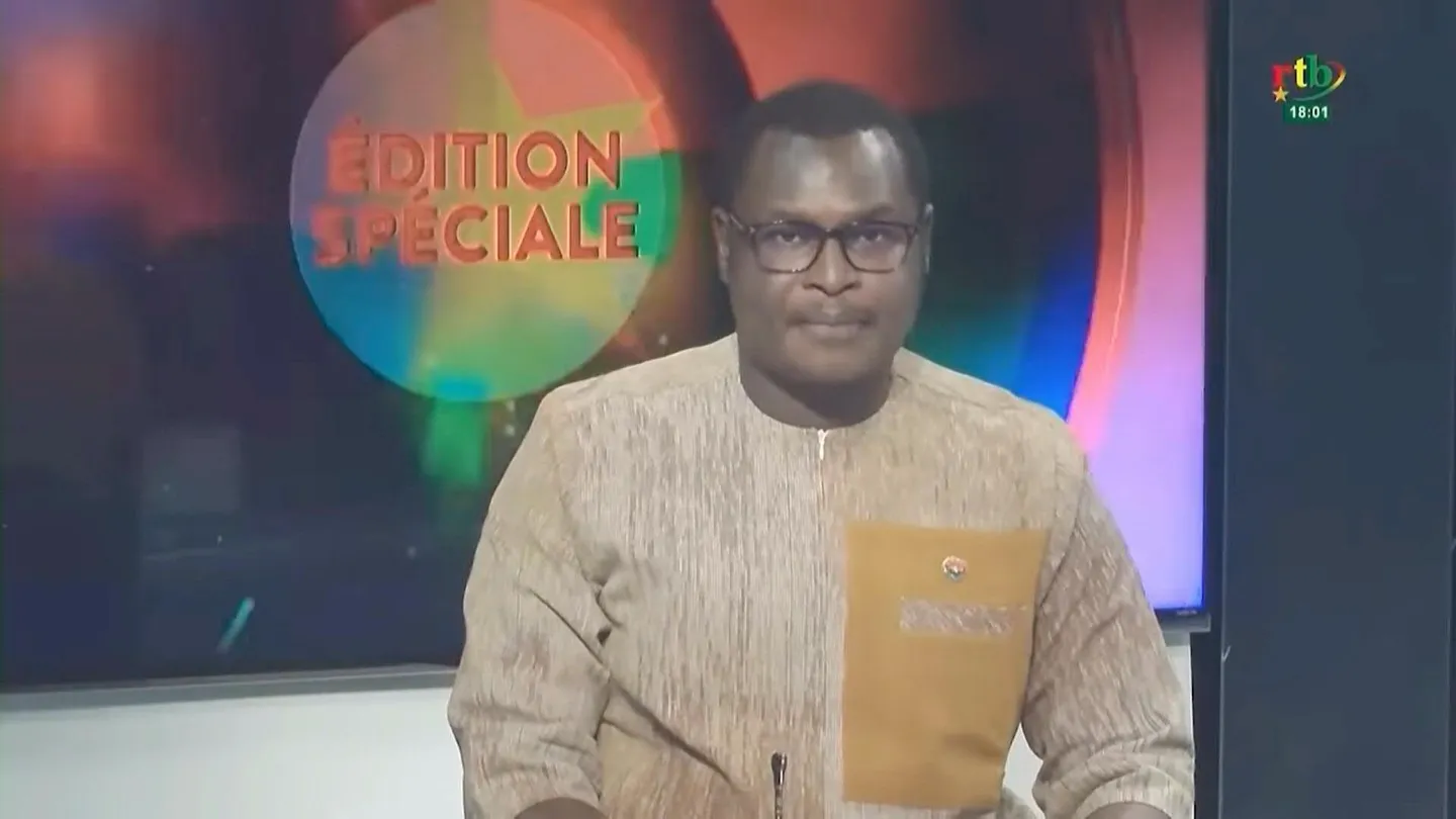 Les diplomates burkinabè et français rentrent dans leur pays