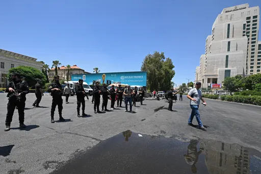 Syrie: deux explosions près de l'hôtel où séjourne Emmanuel Macron à Damas