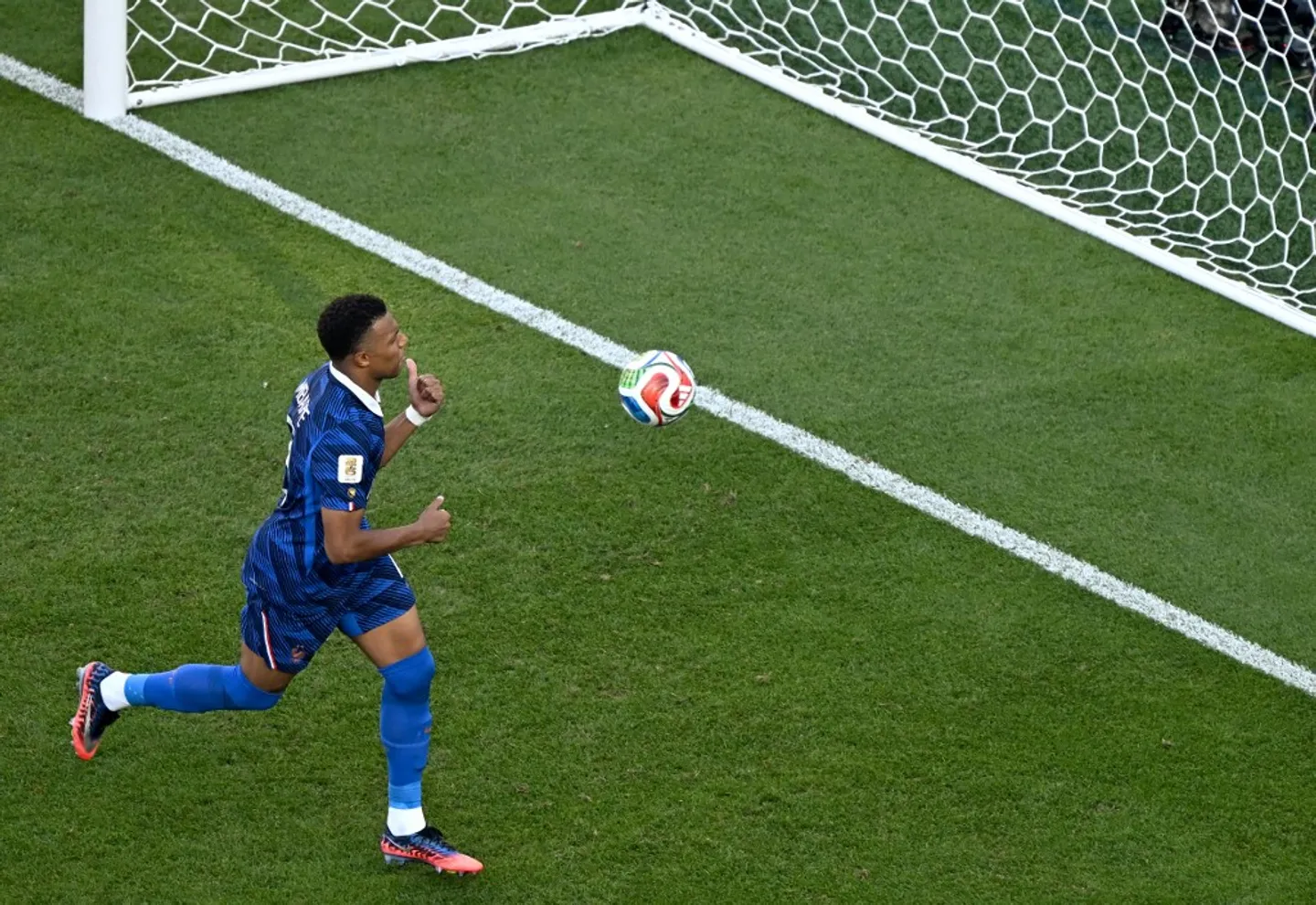 Racisme et football: la sénatrice menace Mbappé de poursuites après qu’il l’a recadrée