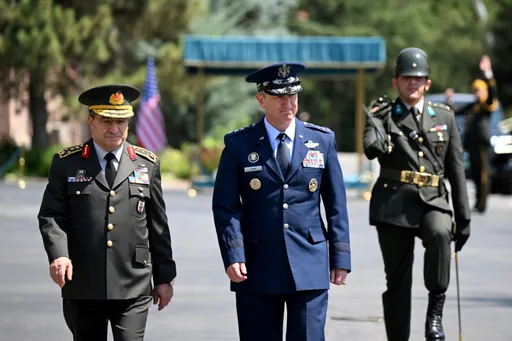 Shefat e lartë ushtarakë turq dhe amerikanë takohen në Ankara në kuadër të Samitit të NATO-s