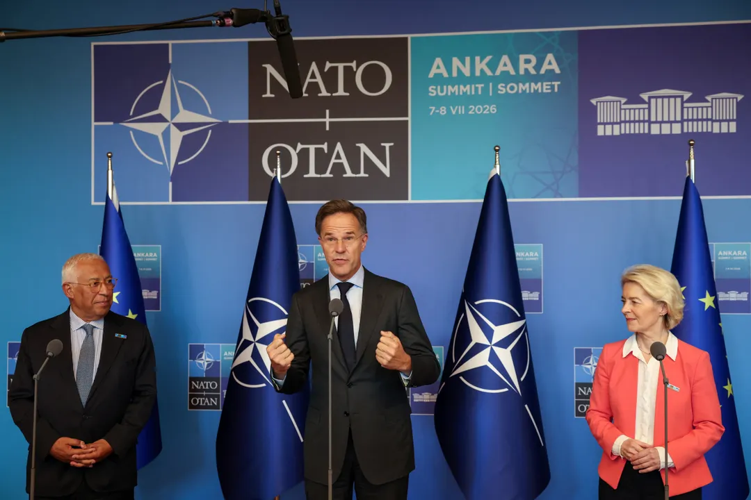 Mensagem de "unidade" da UE e da NATO