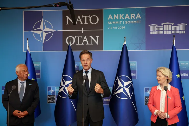 Mensagem de "unidade" da UE e da NATO