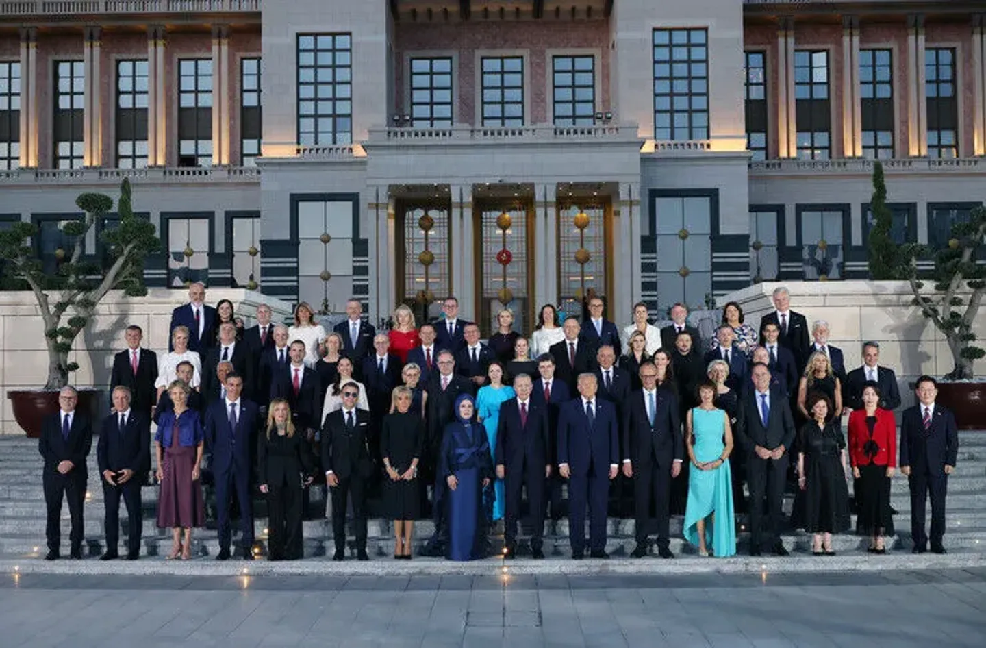 Erdoğan pret udhëheqësit e NATO-s dhe bashkëshortet e tyre në pritje dhe darkë në Ankara
