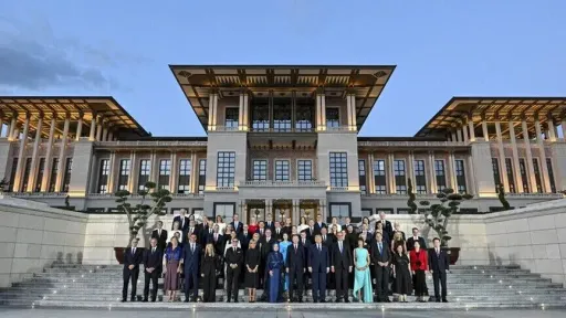 Zonja e Parë e Türkiyes shpreson se Samiti i NATO-s do të nxisë dialogun dhe pajtimin