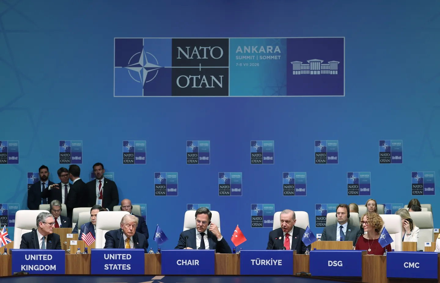 Nato-Staaten kündigen milliardenschwere Rüstungsdeals an
