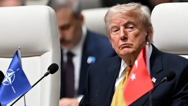 Trump thotë se ka të ngjarë ta heqë Sirinë nga lista e shteteve sponsorizuese të terrorizmit