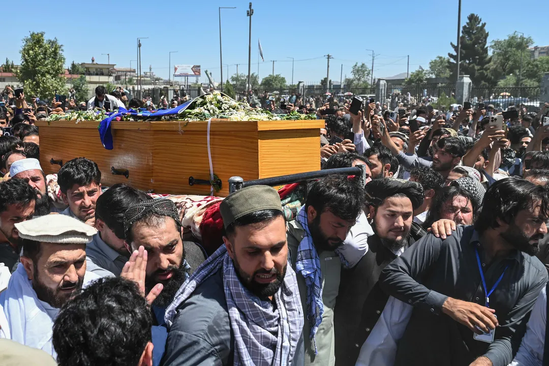 د افغانستان د کرکټ د پخواني چټک بالر شاپور ځدران جنازه د ځانګړو مراسمو په ترڅ کې خاورو ته وسپارل شوه