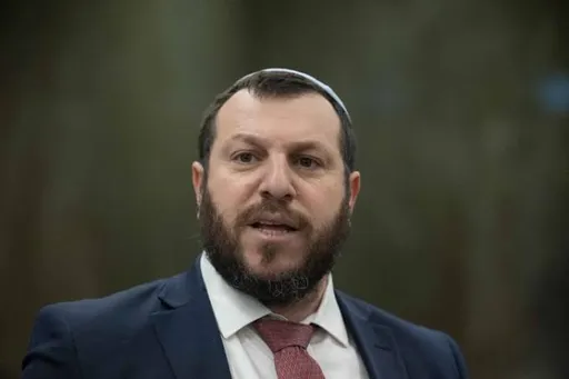 האשמות הדדיות בישראל: שר בממשלה מאשים מפקד לשעבר במותם של האסירים בעזה